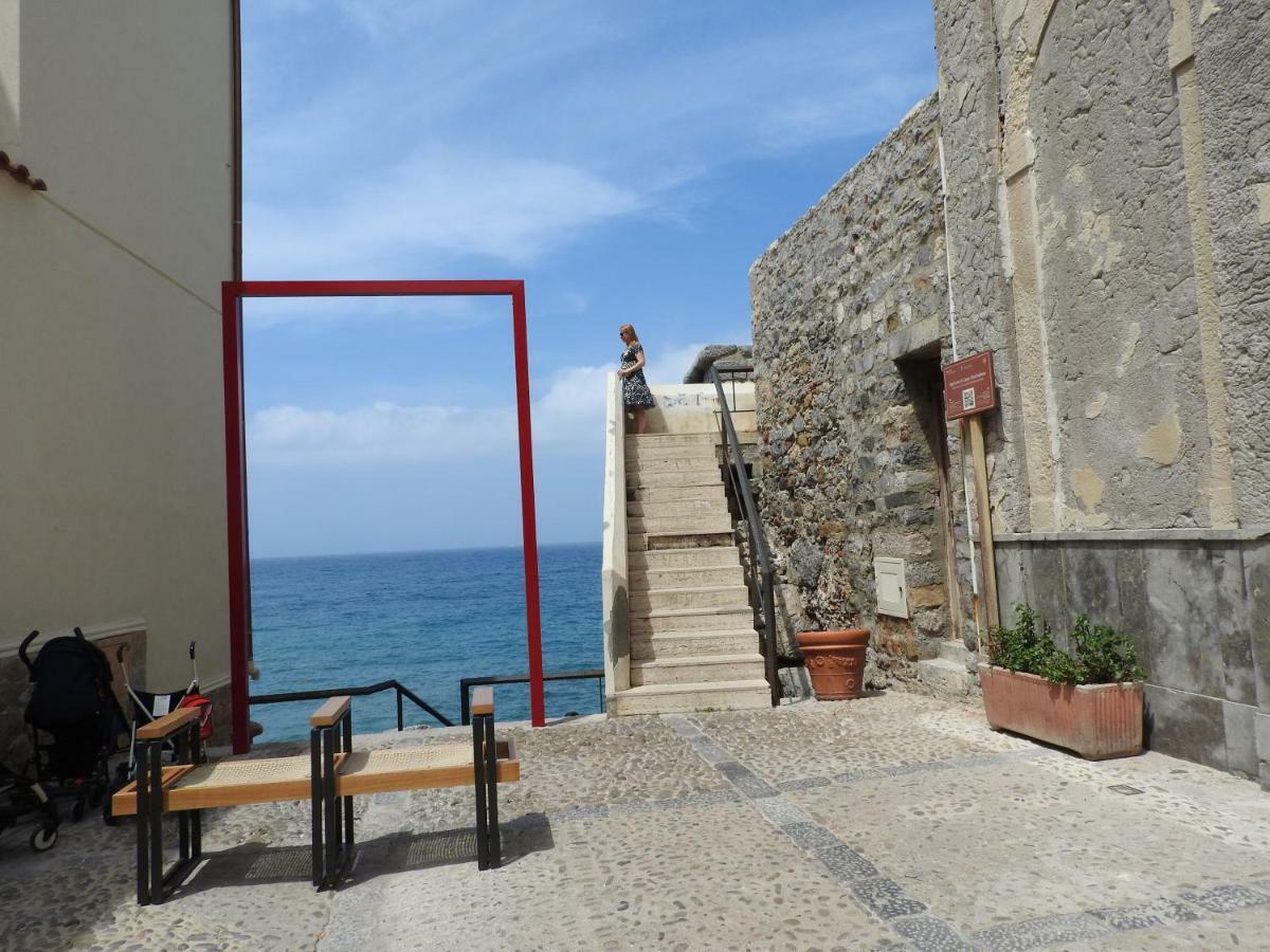 فيلا تْشيفالوفي Terrazza Piazzetta Piazza Francesco Crispi المظهر الخارجي الصورة
